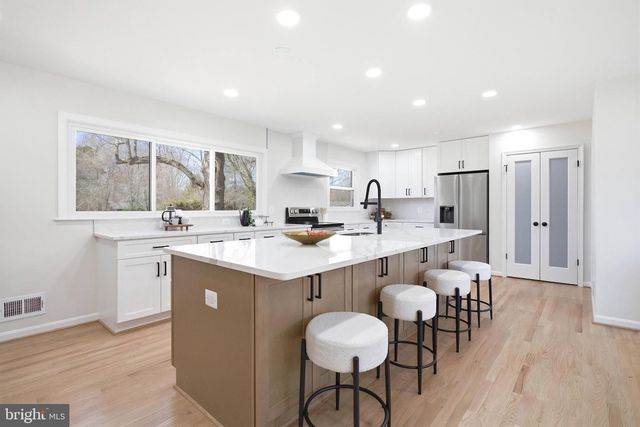 5110 PRESTWICK DR, Fairfax, VA 22030