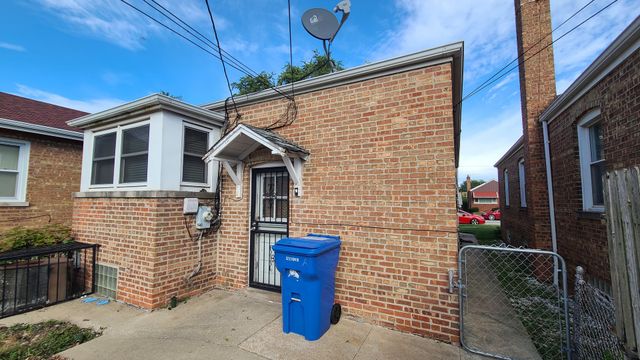 8828 S Ridgeland Avenue, Chicago, IL 60617