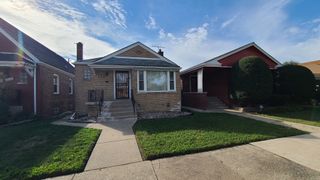 8828 S Ridgeland Avenue, Chicago, IL 60617
