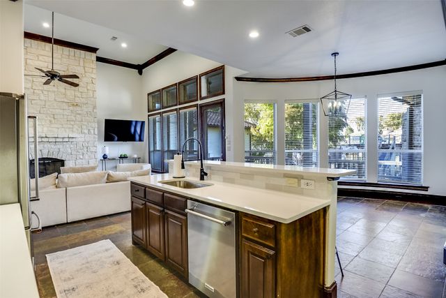 216 Hide A Way Drive, Mabank, TX 75156