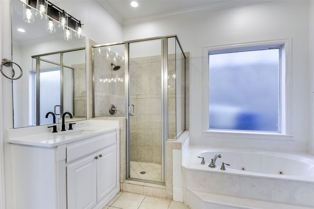 216 Hide A Way Drive, Mabank, TX 75156