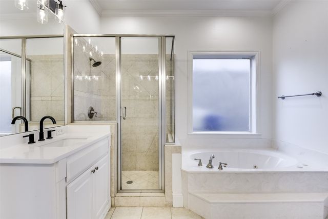 216 Hide A Way Drive, Mabank, TX 75156