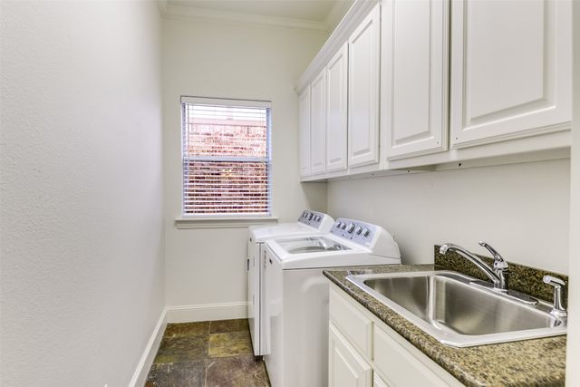 216 Hide A Way Drive, Mabank, TX 75156