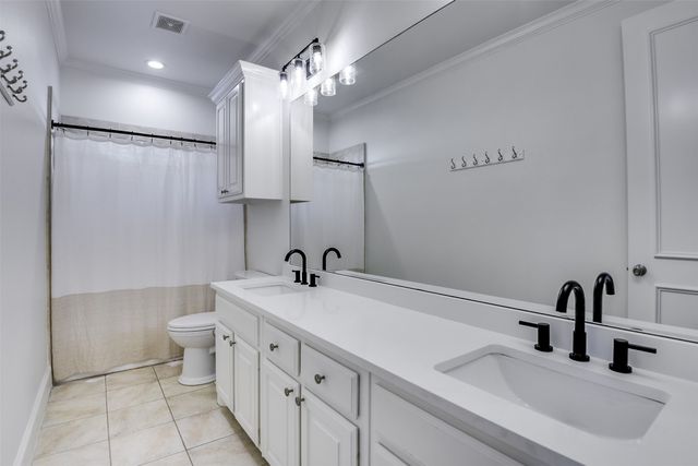 216 Hide A Way Drive, Mabank, TX 75156