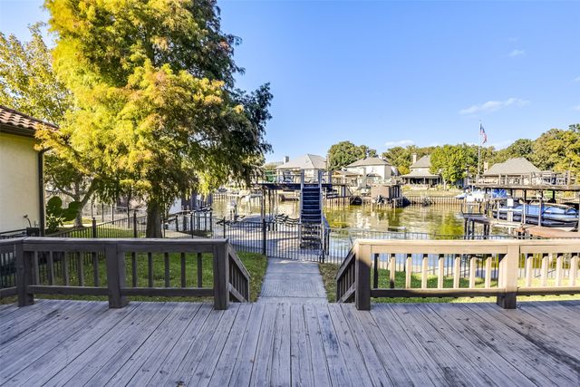 216 Hide A Way Drive, Mabank, TX 75156