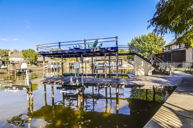 216 Hide A Way Drive, Mabank, TX 75156