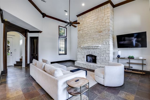 216 Hide A Way Drive, Mabank, TX 75156