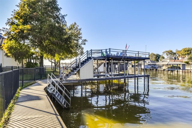 216 Hide A Way Drive, Mabank, TX 75156