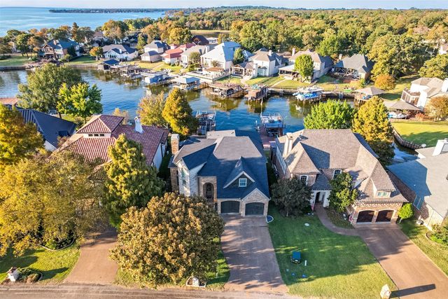 216 Hide A Way Drive, Mabank, TX 75156