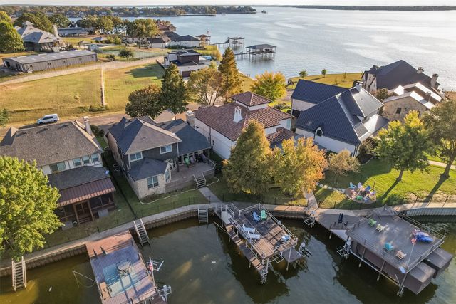 216 Hide A Way Drive, Mabank, TX 75156