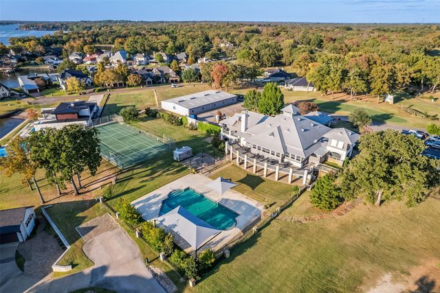 216 Hide A Way Drive, Mabank, TX 75156