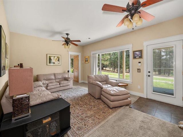 720 W FENDER Rd, Colbert, WA 99005