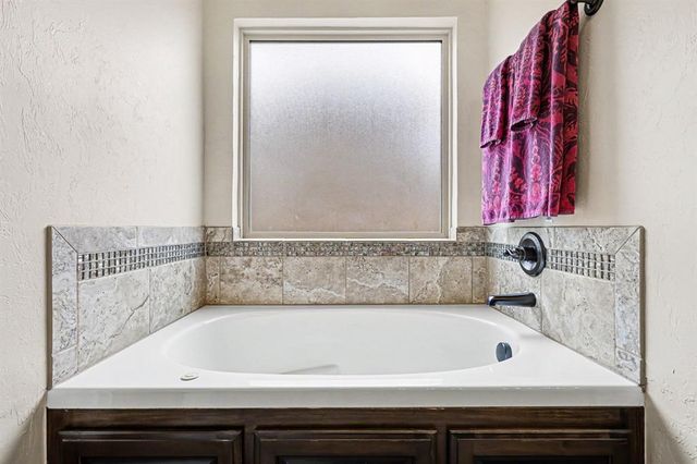 2309 E Thomas Terrace, Mustang, OK 73064