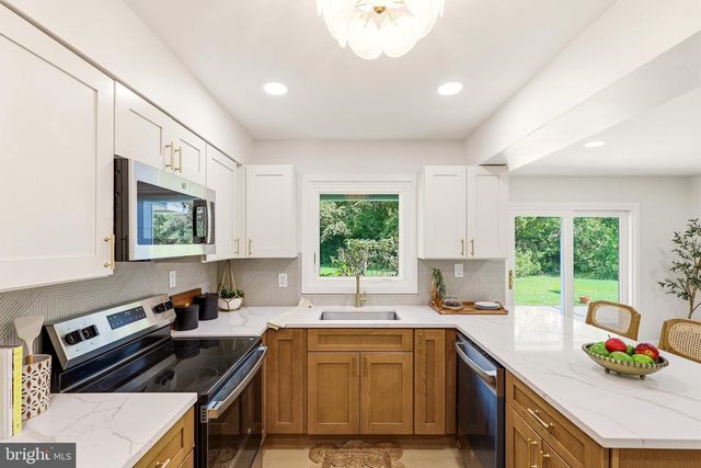 10 TUCKER CT, Willingboro, NJ 08046