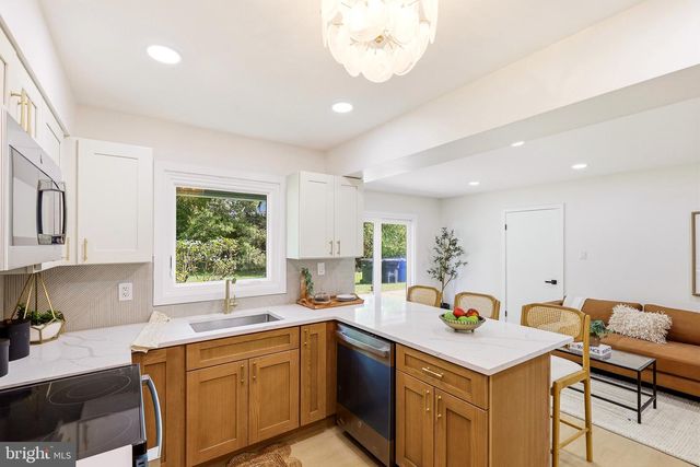 10 TUCKER CT, Willingboro, NJ 08046