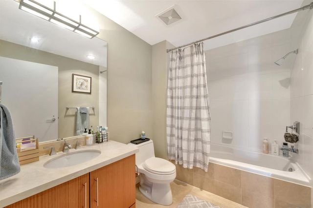 325 7Th Ave 808, San Diego, CA 92101