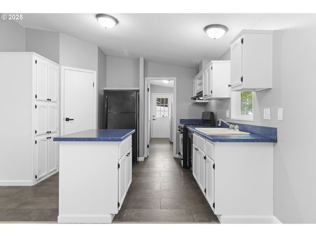 18485 Sw PACIFIC Dr 92, Tualatin, OR 97062