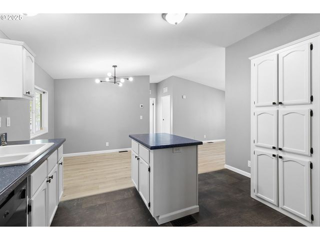 18485 Sw PACIFIC Dr 92, Tualatin, OR 97062