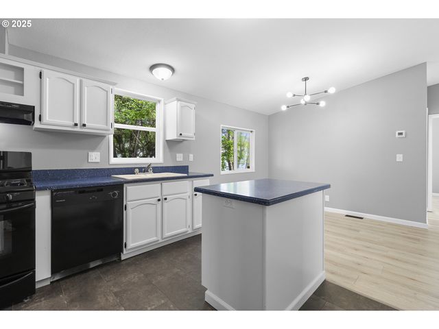 18485 Sw PACIFIC Dr 92, Tualatin, OR 97062
