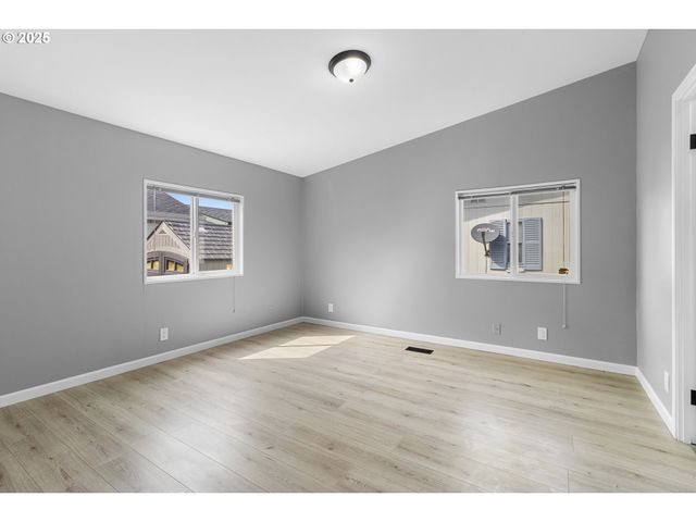 18485 Sw PACIFIC Dr 92, Tualatin, OR 97062