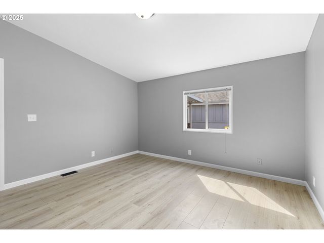 18485 Sw PACIFIC Dr 92, Tualatin, OR 97062