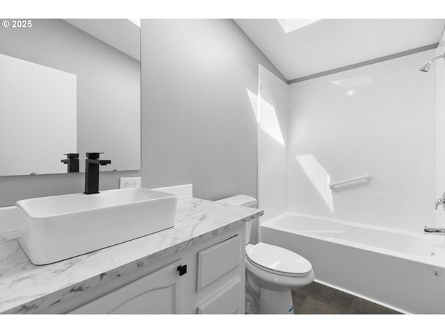18485 Sw PACIFIC Dr 92, Tualatin, OR 97062