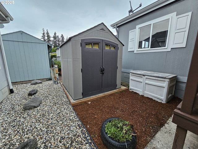 18485 Sw PACIFIC Dr 92, Tualatin, OR 97062