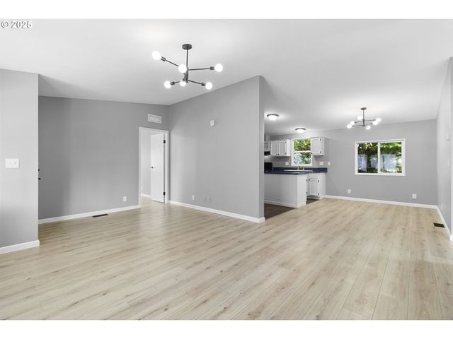 18485 Sw PACIFIC Dr 92, Tualatin, OR 97062