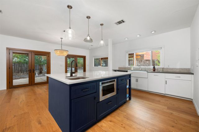 72 Crazy Cross RD, Wimberley, TX 78676