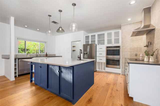 72 Crazy Cross RD, Wimberley, TX 78676