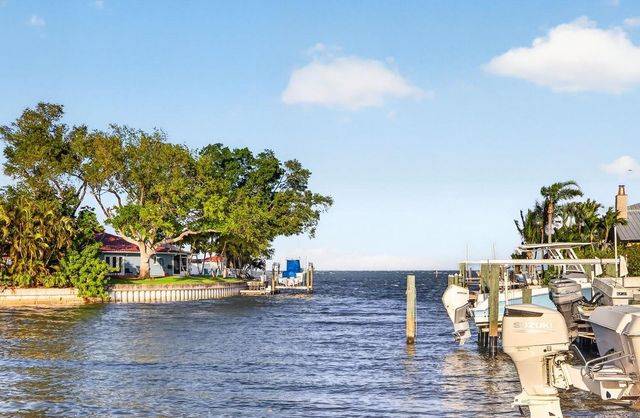 4200 BEACH DRIVE SE, St Petersburg, FL 33705