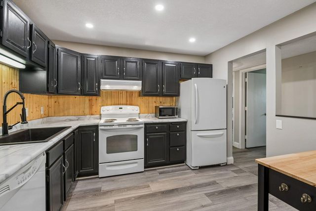 10540 43rd Avenue N 103, Plymouth, MN 55442
