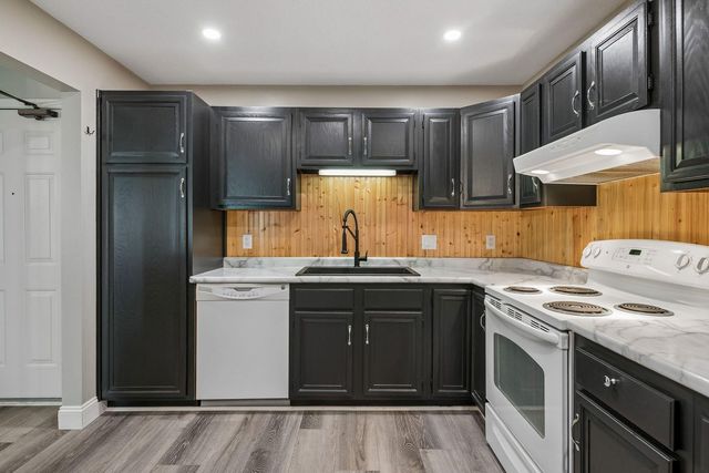 10540 43rd Avenue N 103, Plymouth, MN 55442