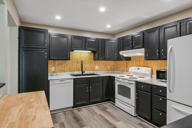 10540 43rd Avenue N 103, Plymouth, MN 55442