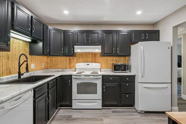 10540 43rd Avenue N 103, Plymouth, MN 55442
