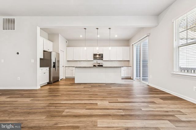 17815 WOODS OVERLOOK DR, Dumfries, VA 22026