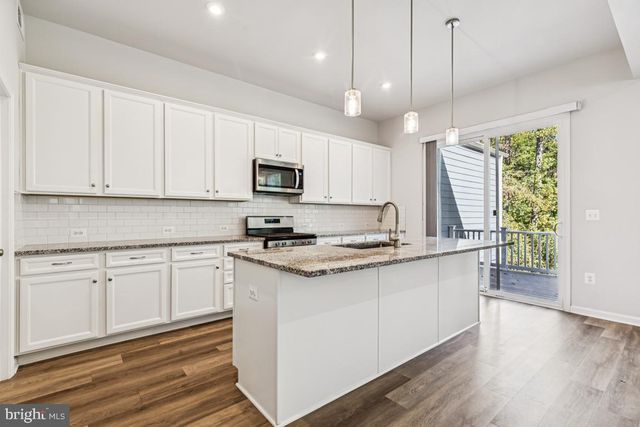 17815 WOODS OVERLOOK DR, Dumfries, VA 22026