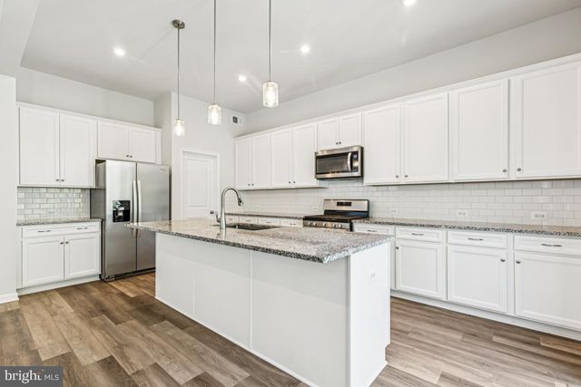 17815 WOODS OVERLOOK DR, Dumfries, VA 22026