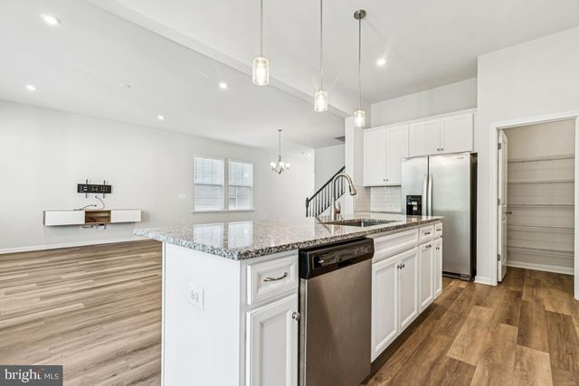 17815 WOODS OVERLOOK DR, Dumfries, VA 22026