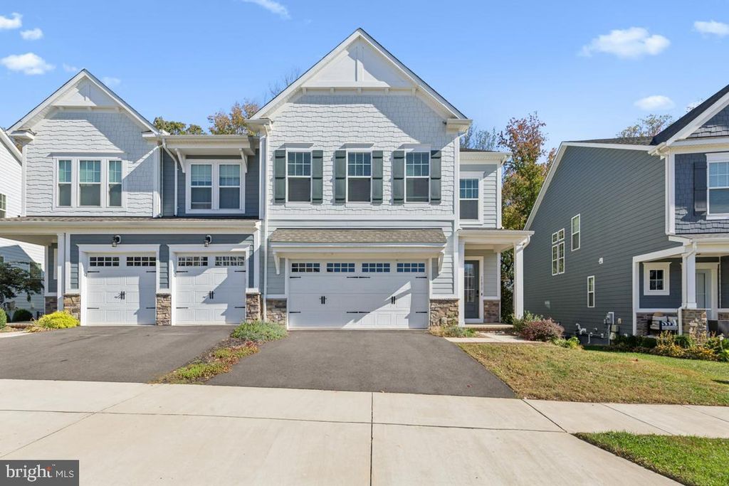 Image 1 of property listing at 17815 WOODS OVERLOOK DR, Dumfries, VA 22026
