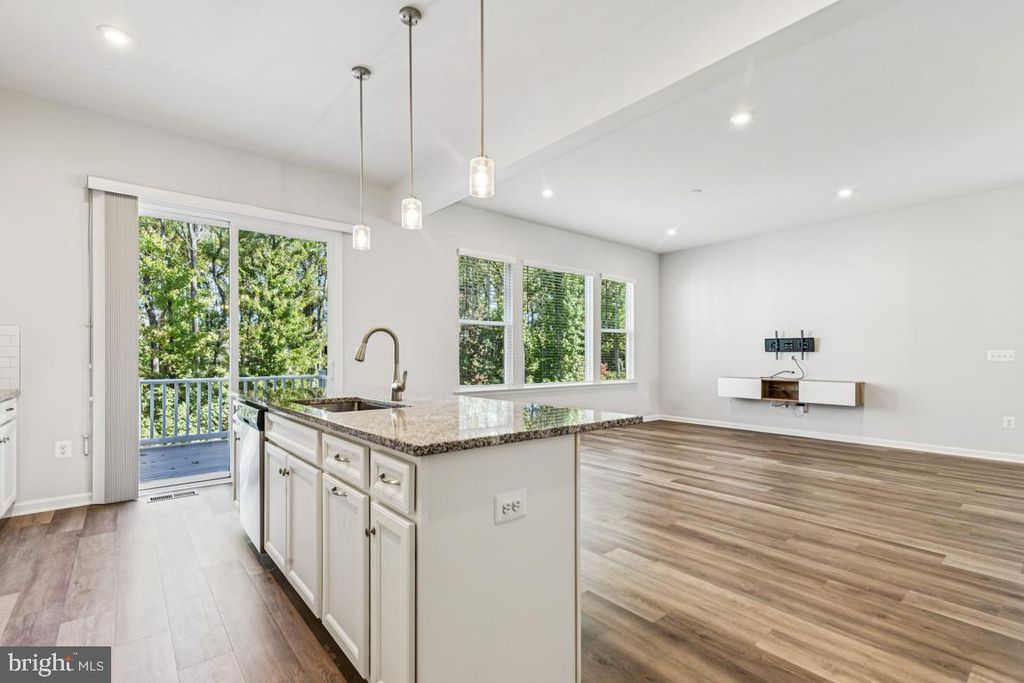 Image 15 of property listing at 17815 WOODS OVERLOOK DR, Dumfries, VA 22026