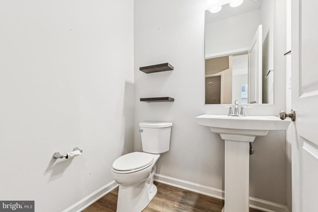 Image 19 of property listing at 17815 WOODS OVERLOOK DR, Dumfries, VA 22026