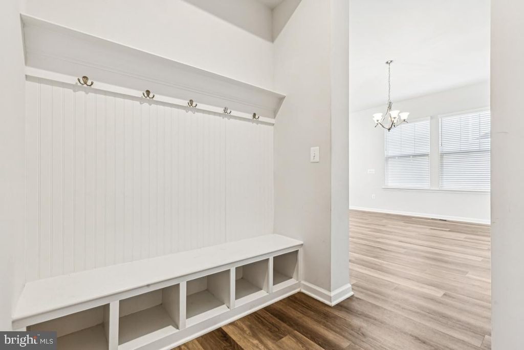 Image 20 of property listing at 17815 WOODS OVERLOOK DR, Dumfries, VA 22026