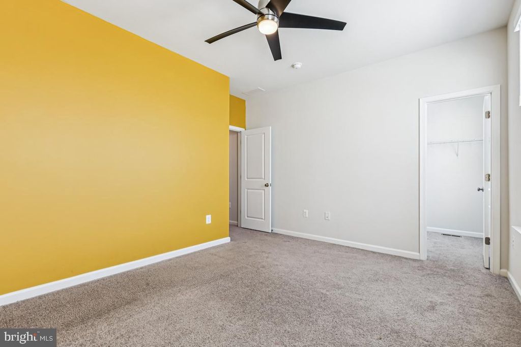 Image 23 of property listing at 17815 WOODS OVERLOOK DR, Dumfries, VA 22026