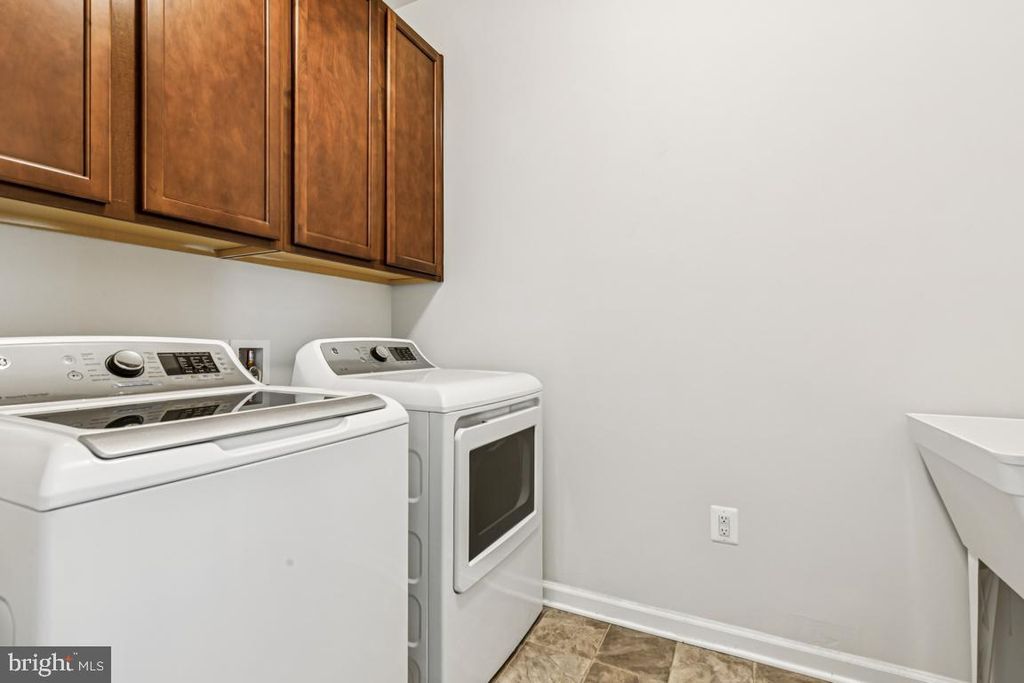 Image 27 of property listing at 17815 WOODS OVERLOOK DR, Dumfries, VA 22026