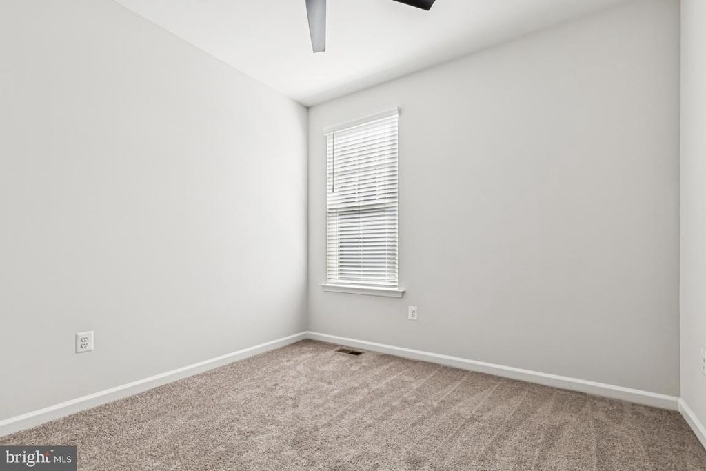 Image 28 of property listing at 17815 WOODS OVERLOOK DR, Dumfries, VA 22026