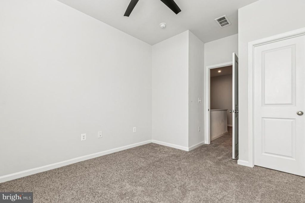 Image 29 of property listing at 17815 WOODS OVERLOOK DR, Dumfries, VA 22026