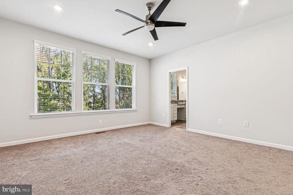 Image 31 of property listing at 17815 WOODS OVERLOOK DR, Dumfries, VA 22026