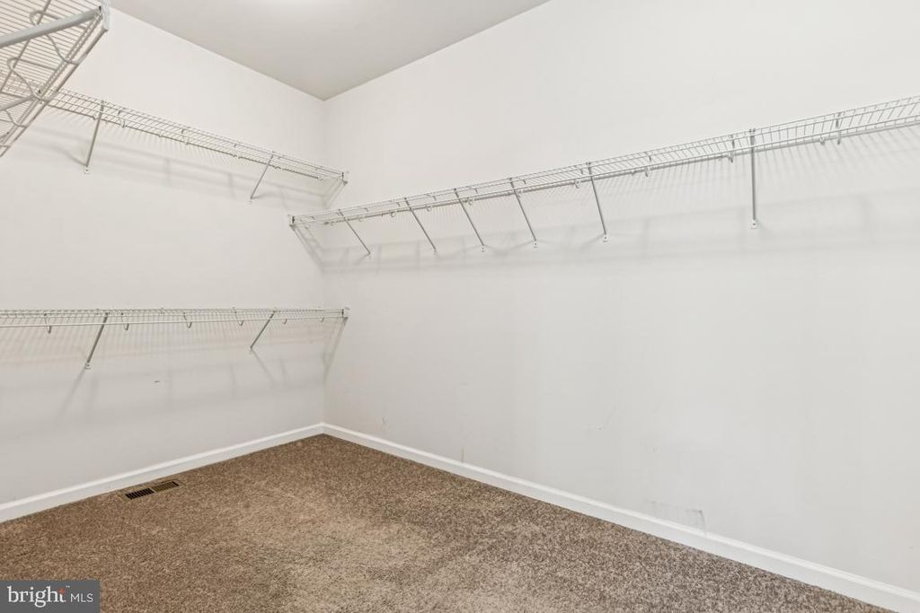 Image 34 of property listing at 17815 WOODS OVERLOOK DR, Dumfries, VA 22026