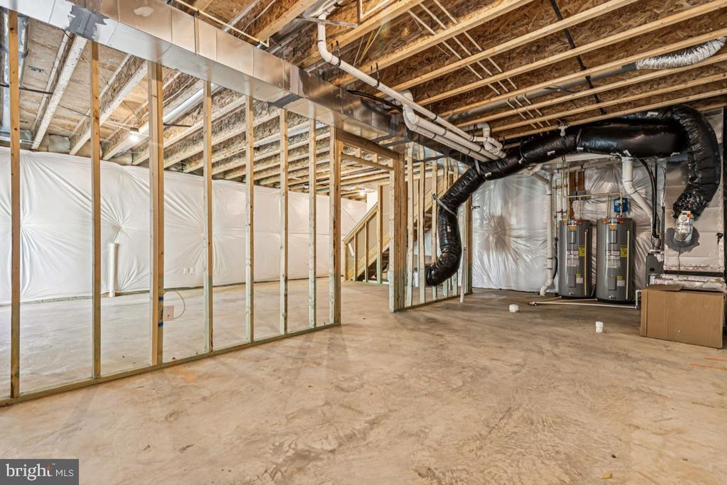 Image 37 of property listing at 17815 WOODS OVERLOOK DR, Dumfries, VA 22026